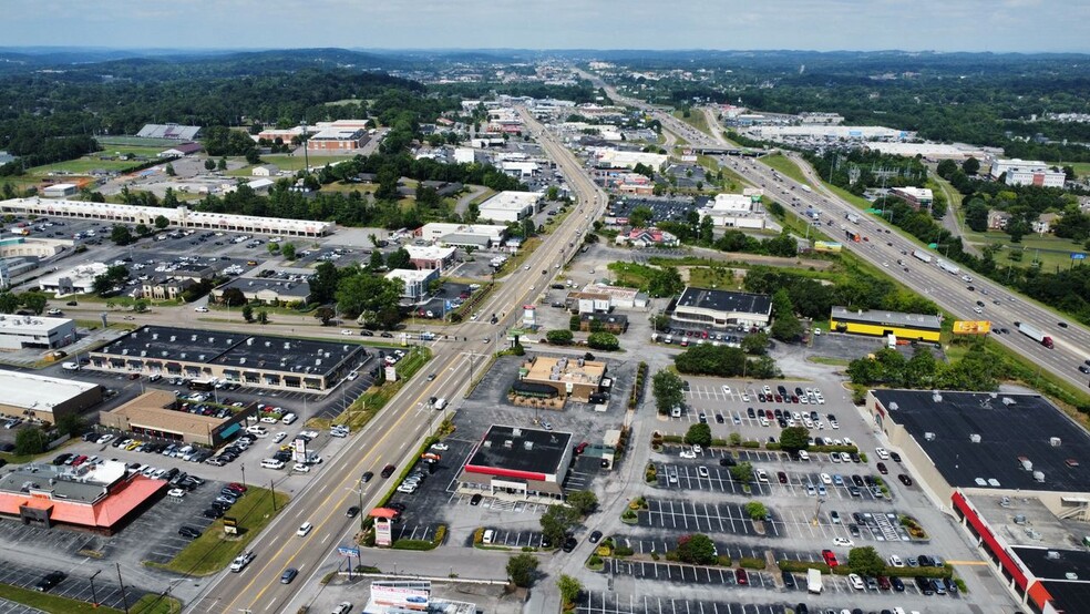 8085-8161 Kingston Pike, Knoxville, TN à louer - Photo du bâtiment - Image 3 de 5