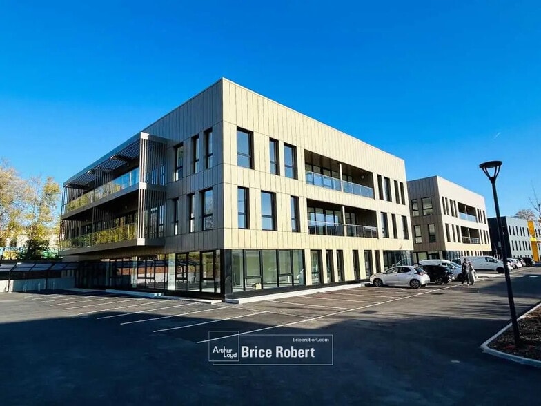 Flex in Limonest for lease - Building Photo - Image 2 of 18