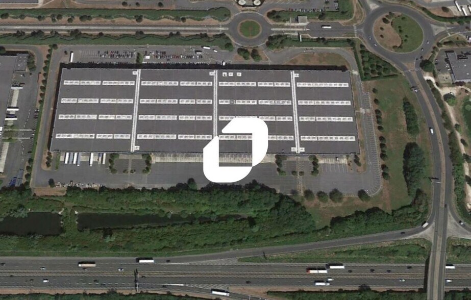 Industrial in Lieusaint for lease - Aerial - Image 3 of 6