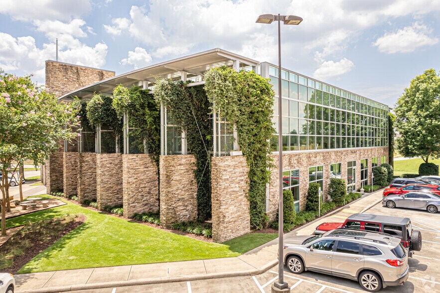 7031 Commerce Cir, Baton Rouge, LA à louer - Photo du bâtiment - Image 3 de 20