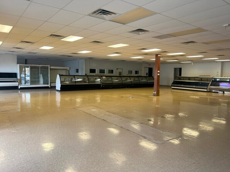 2808-2820 Maplecrest Rd, Fort Wayne, IN à louer - Photo du bâtiment - Image 2 de 6