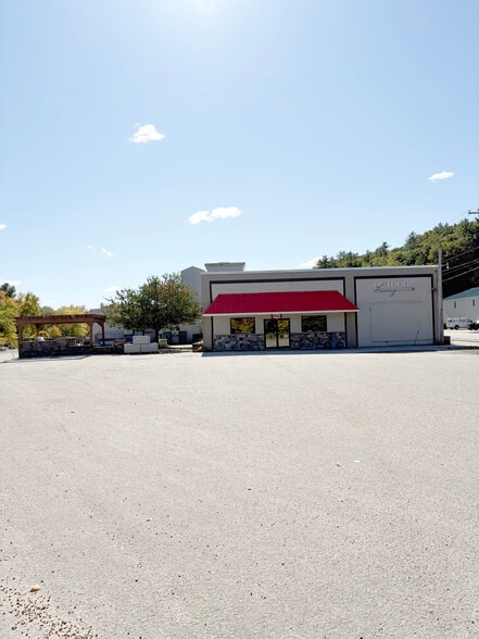 270 Riverside Dr, Auburn, ME à vendre - Photo du bâtiment - Image 1 de 3