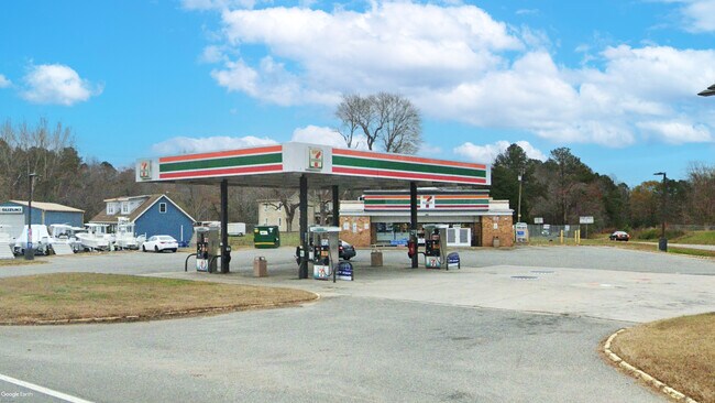 Plus de détails pour 14865 George Washington Memorial Hwy, Saluda, VA - Commerce de détail à vendre