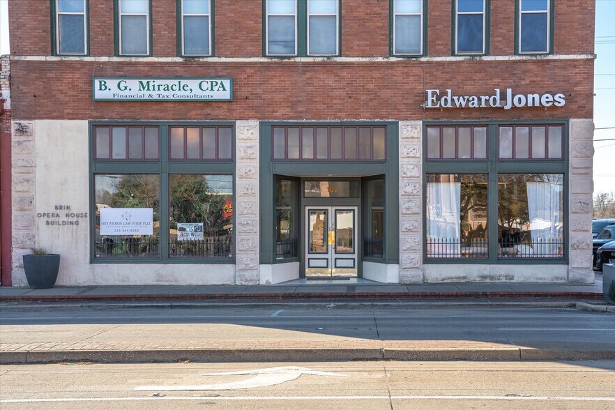 102 E Moore Ave, Terrell, TX à vendre - Photo du bâtiment - Image 3 de 39