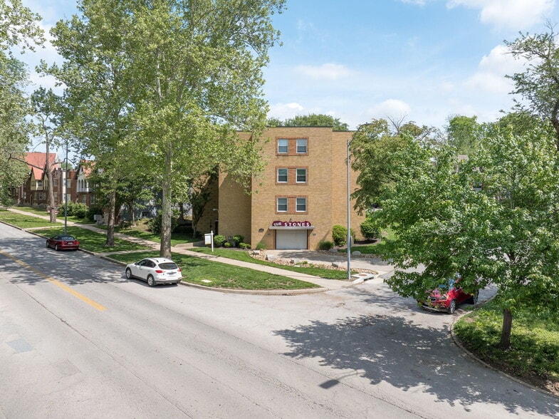 4339 Roanoke Pkwy, Kansas City, MO à vendre - Photo du bâtiment - Image 2 de 27