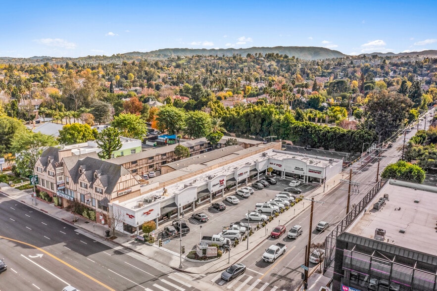 19458 Ventura Blvd, Tarzana, CA for lease - Aerial - Image 2 of 9