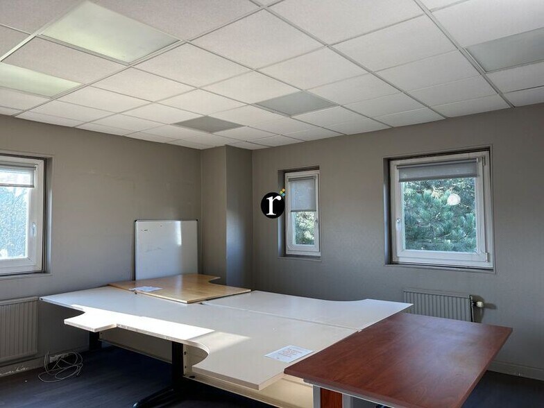 Flex in Lezennes for lease - Interior Photo - Image 3 of 4
