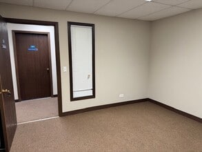 800 W Central Rd, Mount Prospect, IL for lease Interior Photo- Image 2 of 3