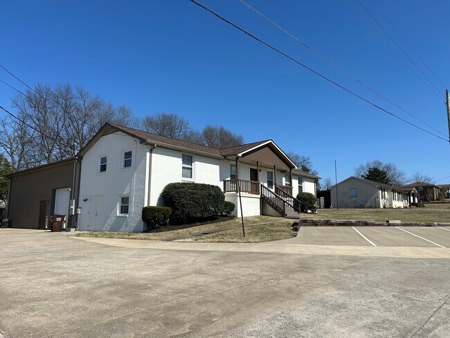 Plus de détails pour 74 E Hill St, Mount Juliet, TN - Local d'activités à louer