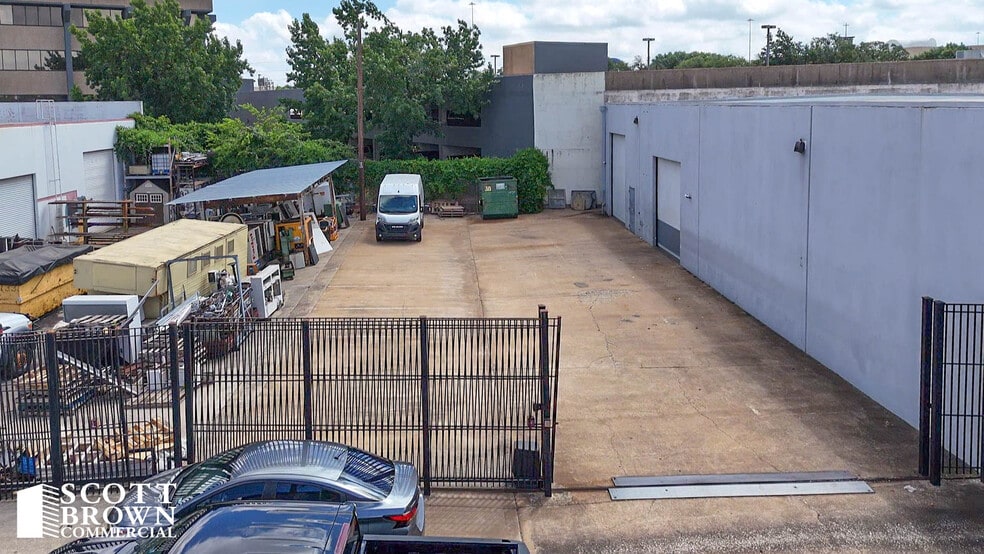 10763 Mapleridge Dr, Dallas, TX for lease - Building Photo - Image 3 of 22