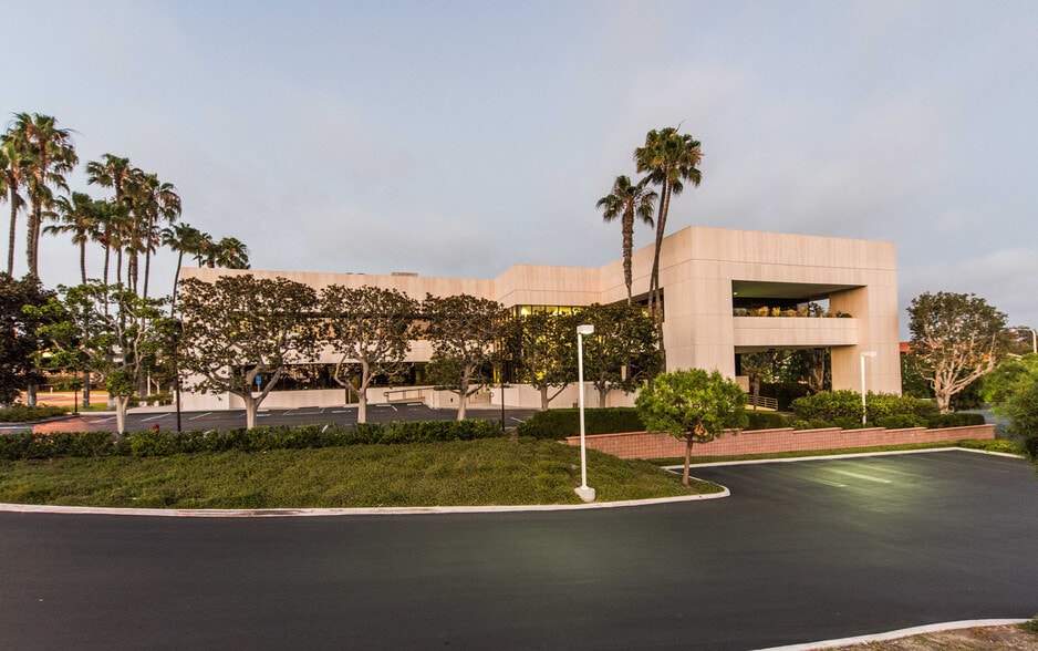 1100 Newport Center Dr, Newport Beach, CA for lease - Building Photo - Image 1 of 12