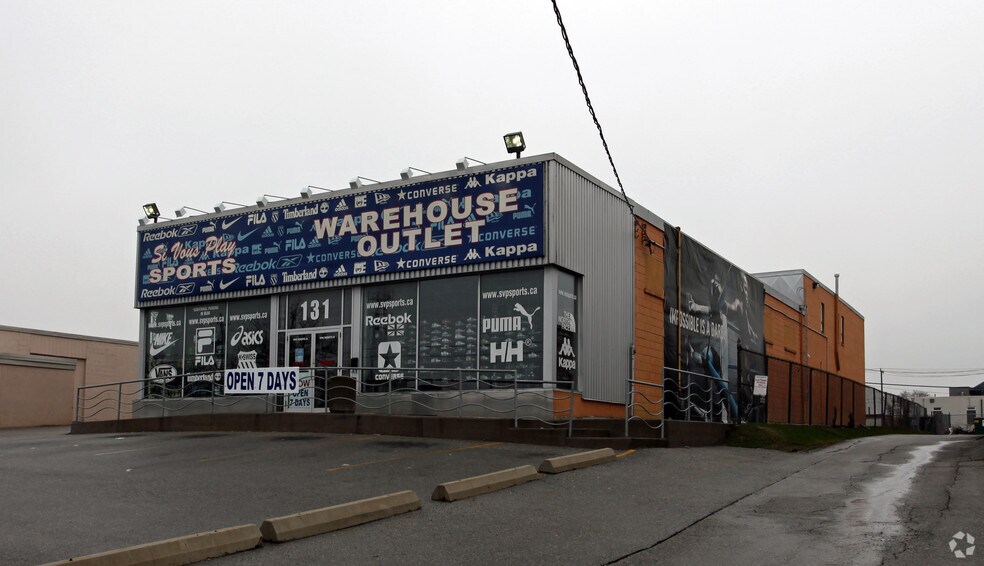 131 Cartwright Ave, Toronto, ON à louer - Photo du bâtiment - Image 2 de 2