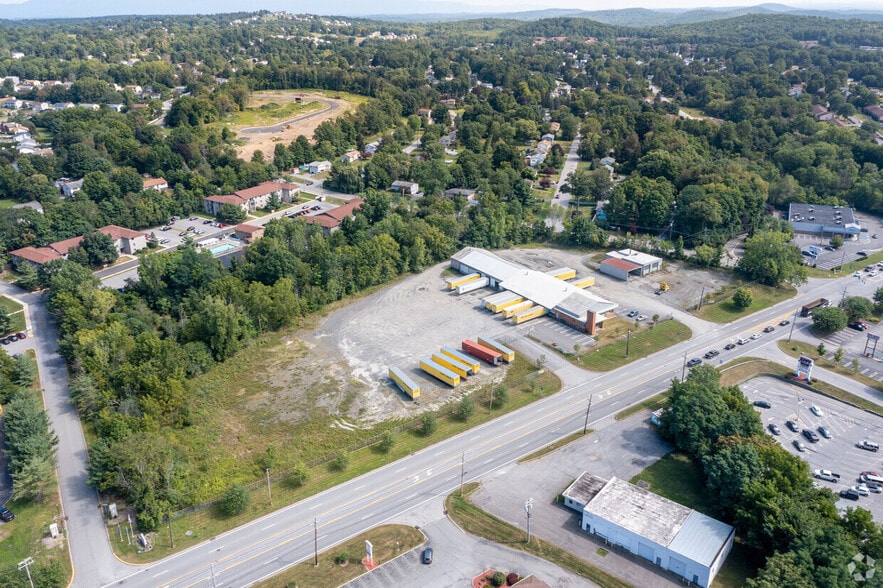 681 Route 211 E, Middletown, NY à vendre - Aérien - Image 2 de 11