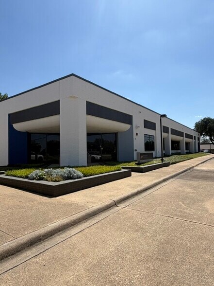 1220 E Campbell Rd E, Richardson, TX à louer - Photo du bâtiment - Image 3 de 10