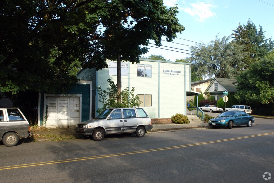 3501-3511 SE Milwaukie Ave, Portland, OR for sale - Building Photo - Image 3 of 4