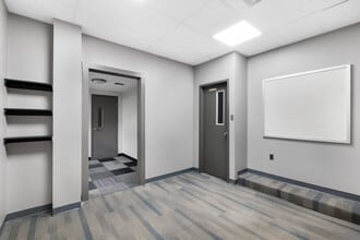 5877 Commerce St, Pittsburgh, PA for lease Interior Photo- Image 2 of 4