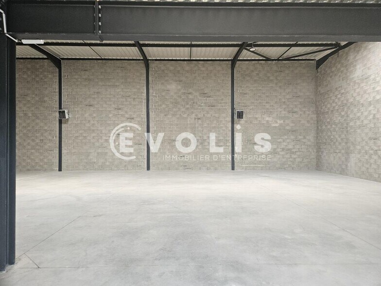Flex in Marolles En Hurepoix for sale - Interior Photo - Image 2 of 11