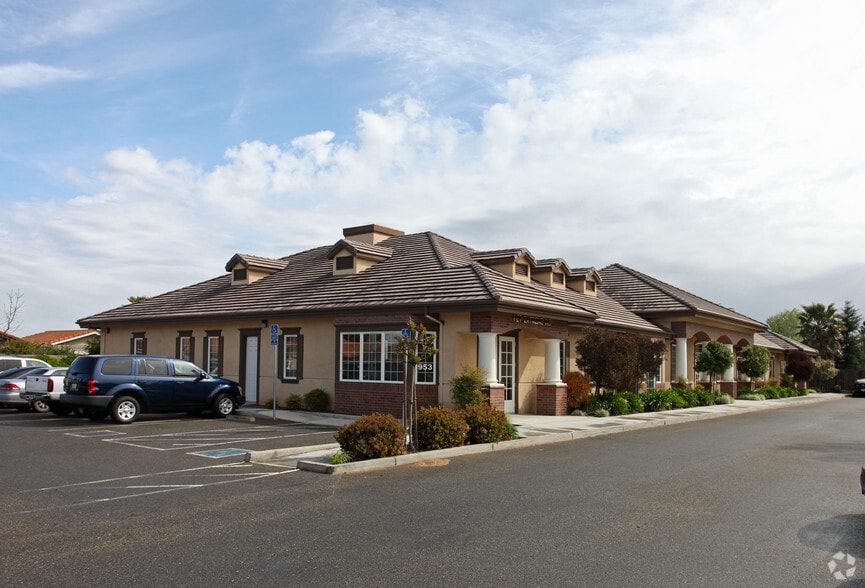 953-959 E Monte Vista Ave, Turlock, CA for lease - Building Photo - Image 2 of 13