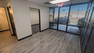 4014 E Broadway Rd, Phoenix, AZ for lease Interior Photo- Image 1 of 3