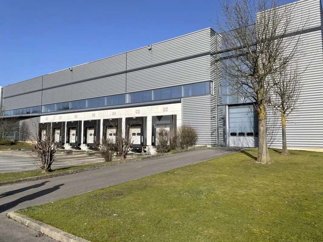 Industrial in Lieusaint for lease Building Photo- Image 1 of 3