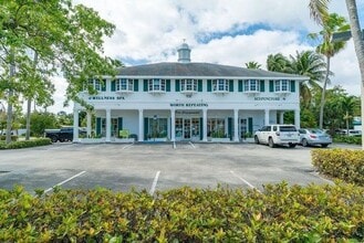 1732 NE 26th St, Wilton Manors, FL for lease Interior Photo- Image 2 of 19