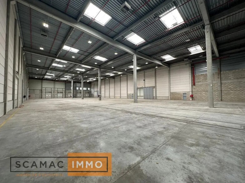 Industrial in Combs-la-Ville for lease - Interior Photo - Image 2 of 22