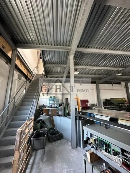 Industrial in Montreuil for sale - Interior Photo - Image 3 of 10