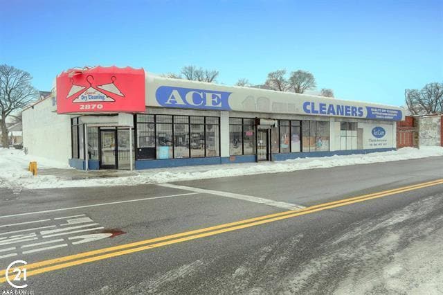 2854 E 7 Mile Rd, Detroit, MI for sale - Building Photo - Image 2 of 18