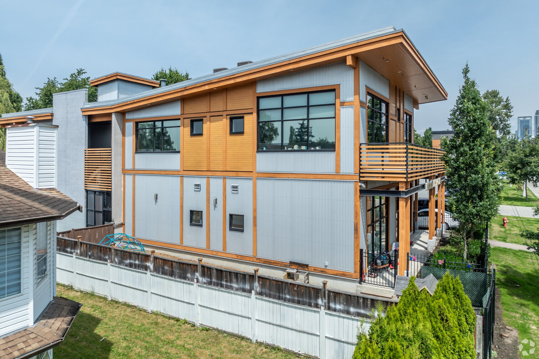 9093 King George Blvd, Surrey, BC for sale Primary Photo- Image 1 of 1