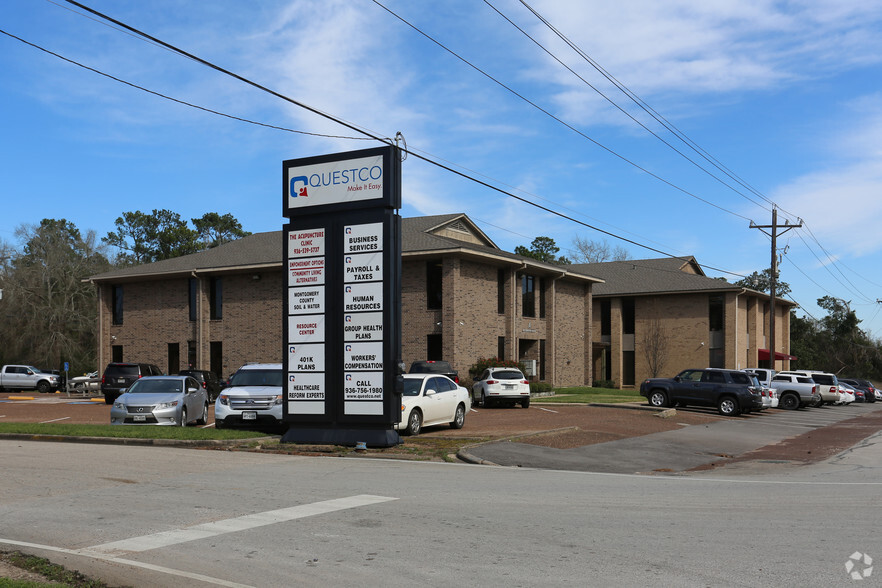 100 Commercial Cir, Conroe, TX for sale - Primary Photo - Image 1 of 12