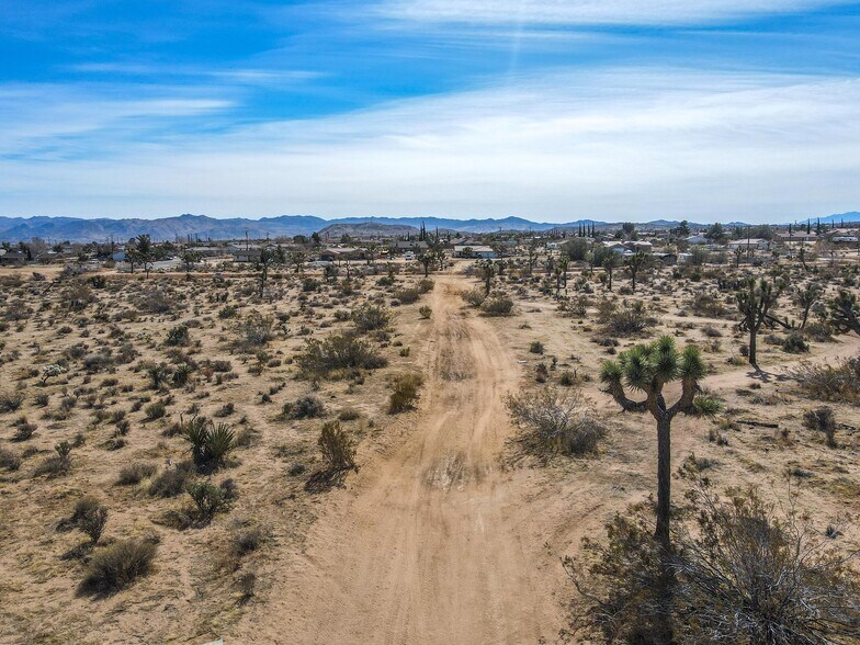 0 Aberdeen Dr, Yucca Valley, CA à vendre - Aérien - Image 3 de 30