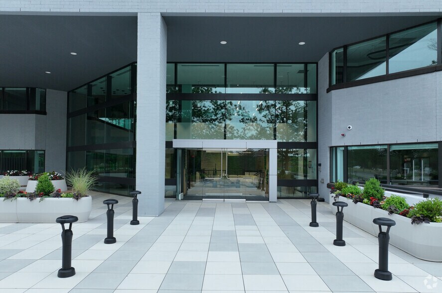 5 Burlington Woods Dr, Burlington, MA à louer - Photo du bâtiment - Image 3 de 4