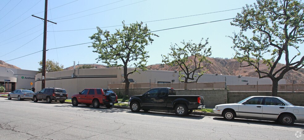 12391 Montero Ave, Sylmar, CA à louer - Photo du bâtiment - Image 2 de 2