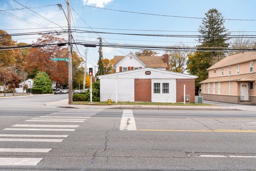 2539 Middle Country Rd, Centereach, NY à vendre - Photo du bâtiment - Image 3 de 56