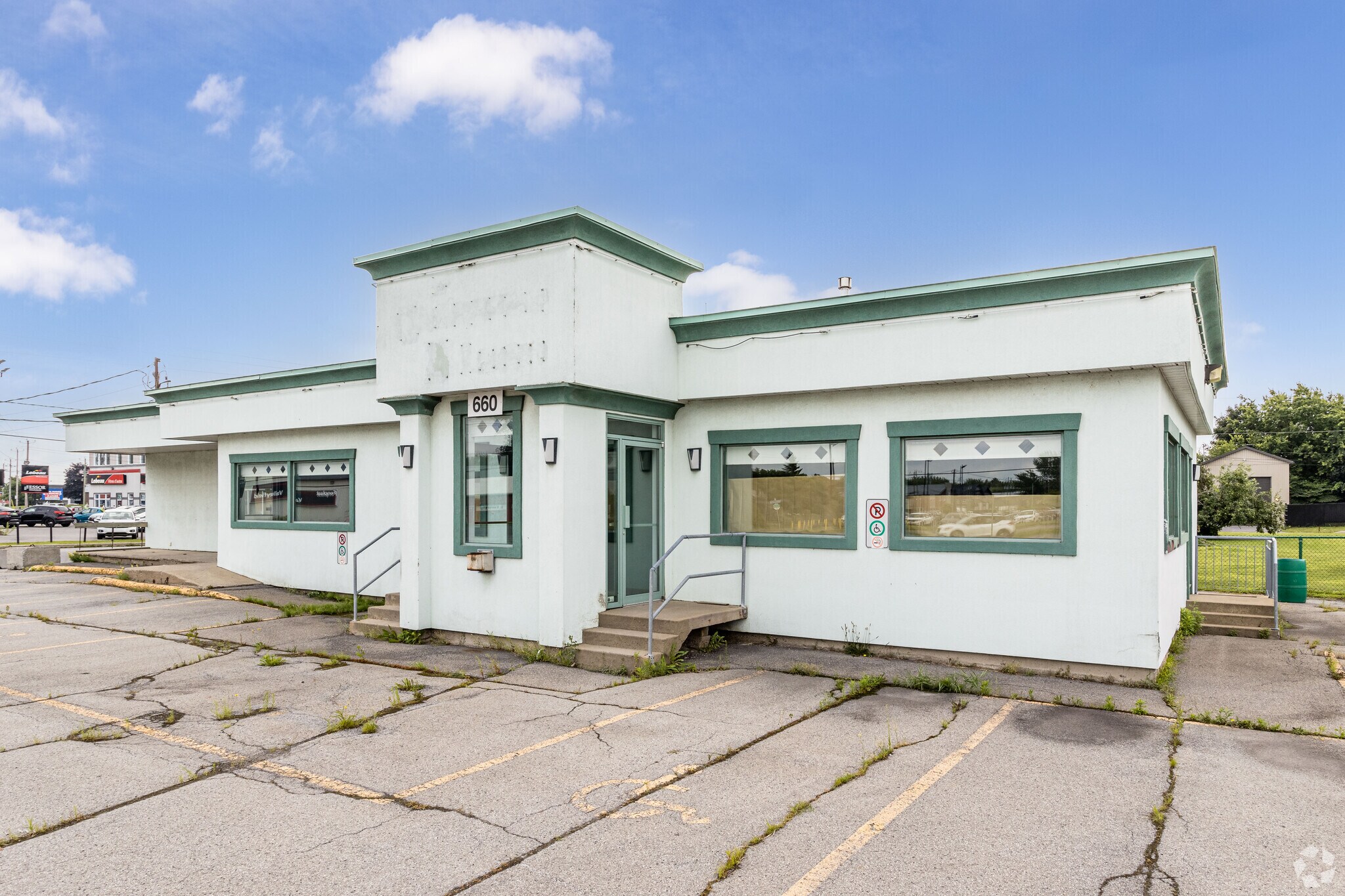 660 Boul Monseigneur-Langlois, Salaberry-de-valleyfield, QC for sale Primary Photo- Image 1 of 1