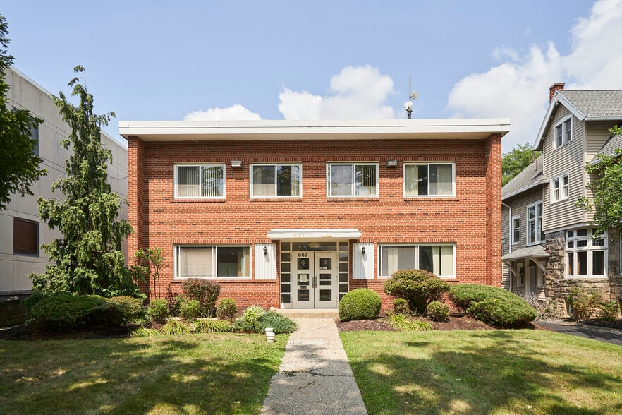 661 W Market St, Akron, OH for sale - Building Photo - Image 1 of 10