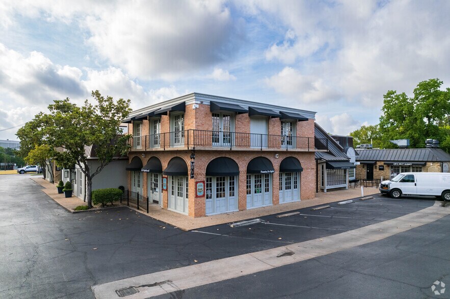 1601 W 38th St, Austin, TX à louer - Photo du bâtiment - Image 2 de 7