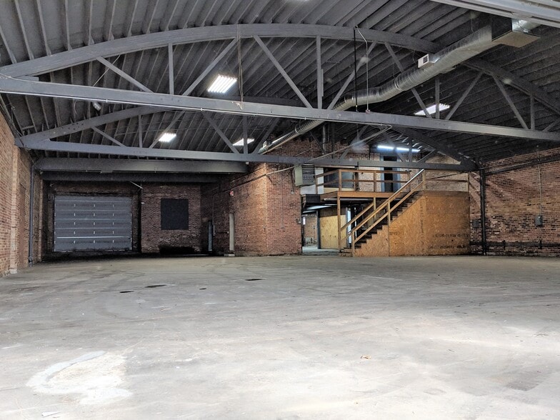 4714-4716 W Walton St, Chicago, IL for sale - Interior Photo - Image 2 of 4