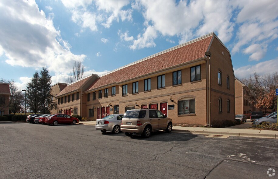 965 Russell Ave, Gaithersburg, MD à louer - Photo du bâtiment - Image 3 de 12