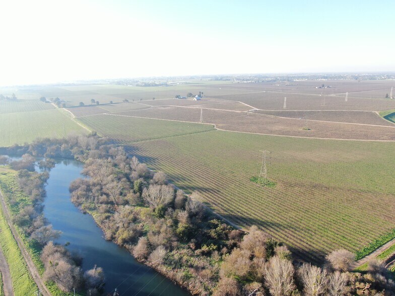 14248 Peltier rd, Acampo, CA for sale - Building Photo - Image 2 of 13