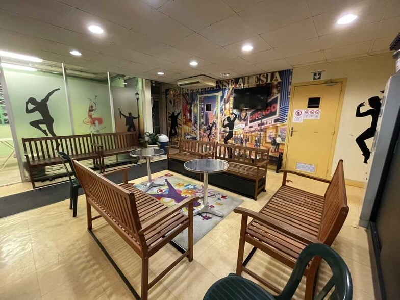 Retail in Paris for sale - Interior Photo - Image 2 of 8
