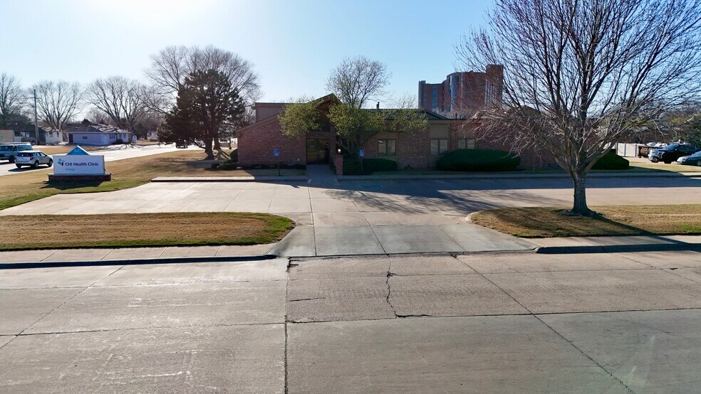620 N Alpha St, Grand Island, NE à vendre - Photo du bâtiment - Image 2 de 4