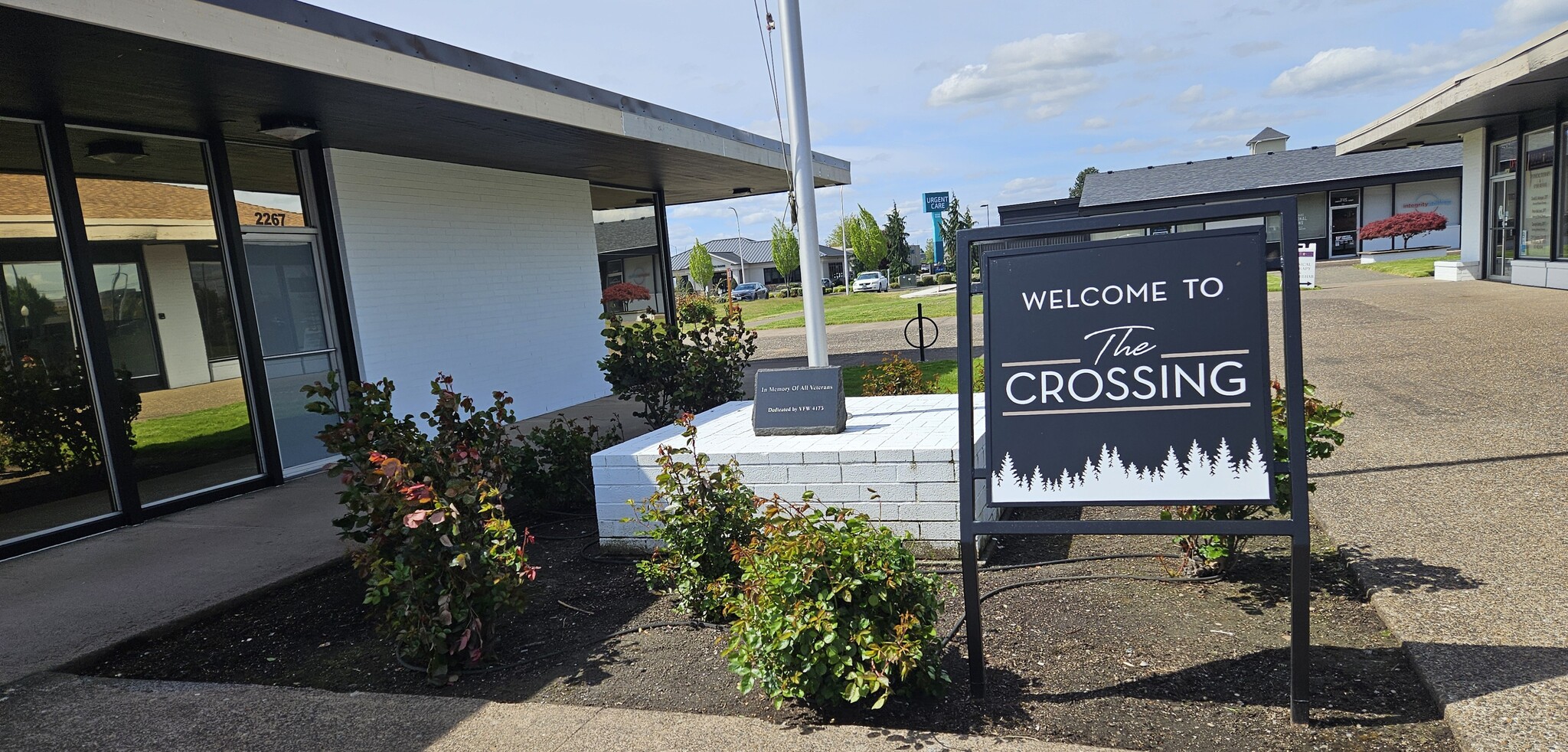 2241-2247 Country Club Rd, Woodburn, OR for lease Primary Photo- Image 1 of 6