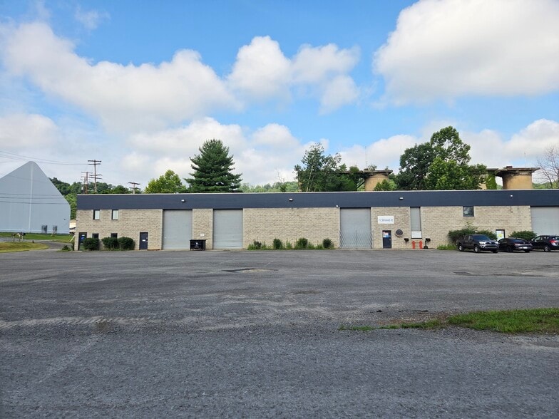 2200 Morgantown Industrial Park, Morgantown, WV for lease - Primary Photo - Image 1 of 3