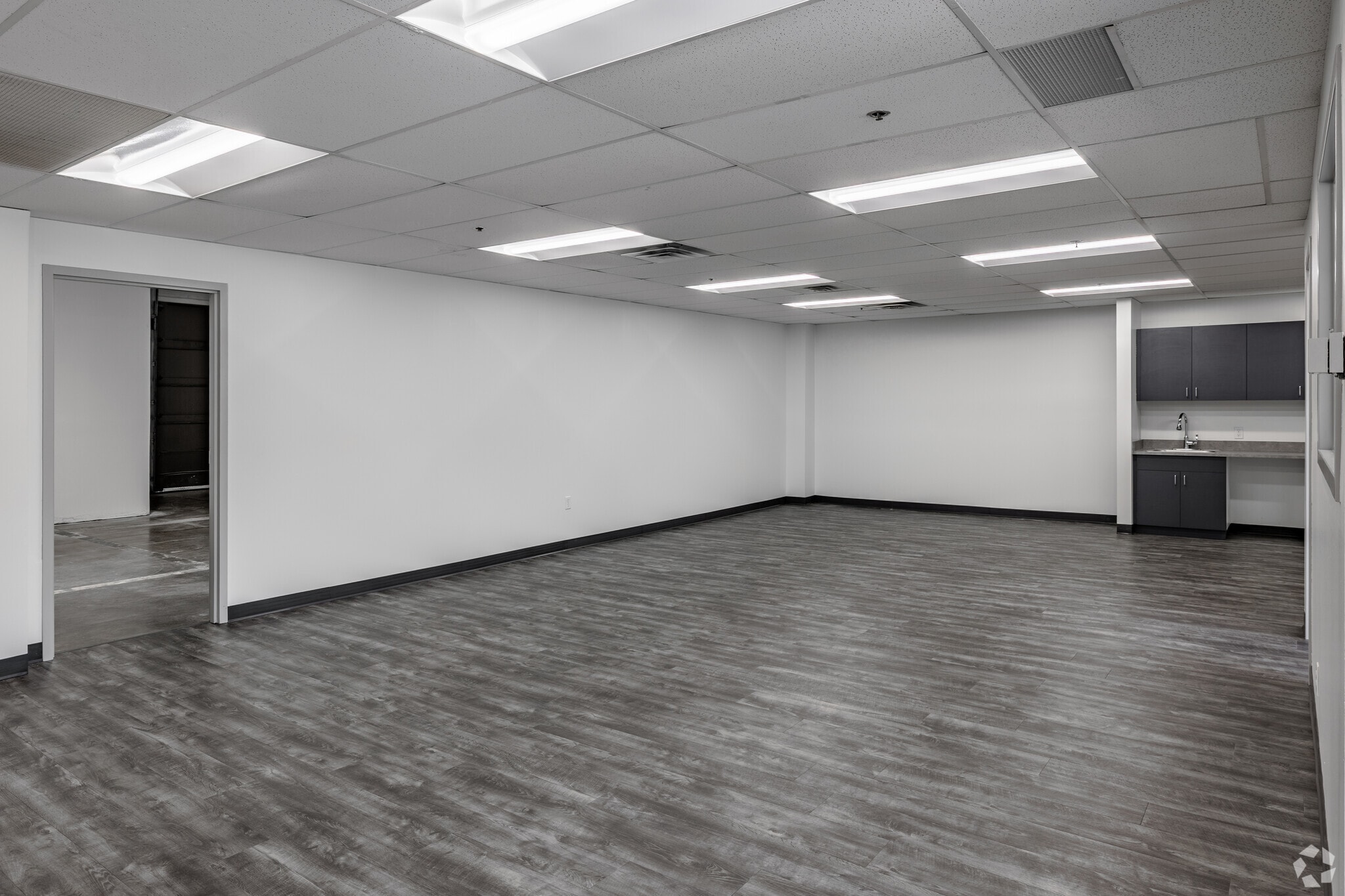 1301 Corporate Center Dr, Eagan, MN for lease Interior Photo- Image 1 of 6