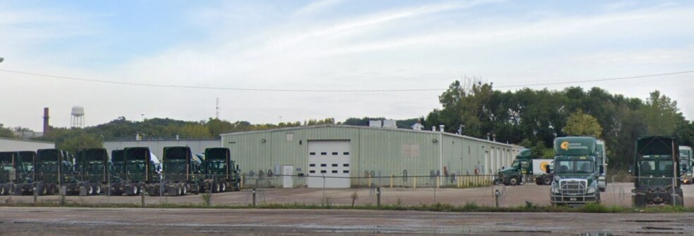 2925 Morton Dr, East Moline, IL à vendre - Photo du bâtiment - Image 2 de 3