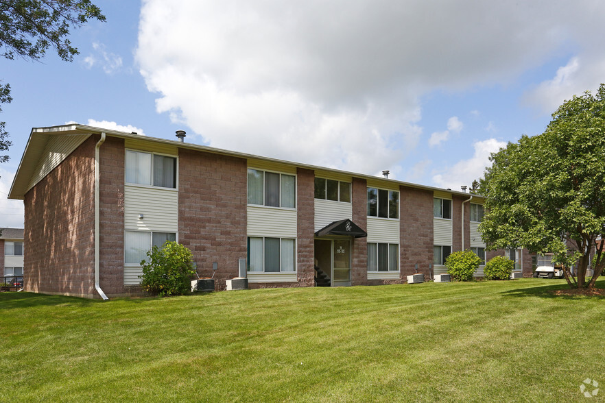 2015 41st St NW, Rochester, MN à vendre - Photo principale - Image 1 de 1