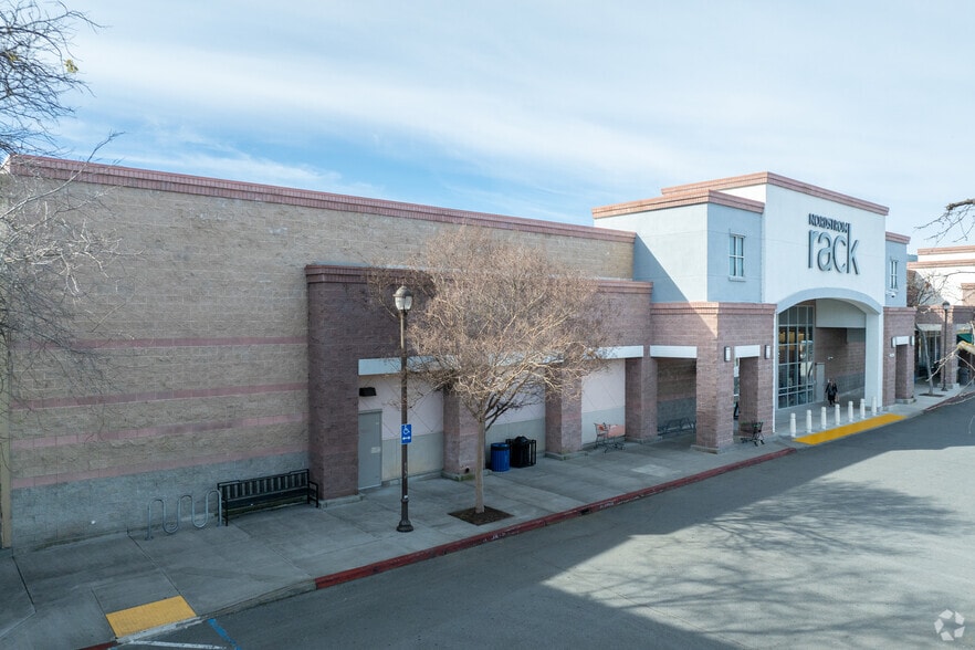 6725 Camino Arroyo, Gilroy, CA for sale - Primary Photo - Image 1 of 3