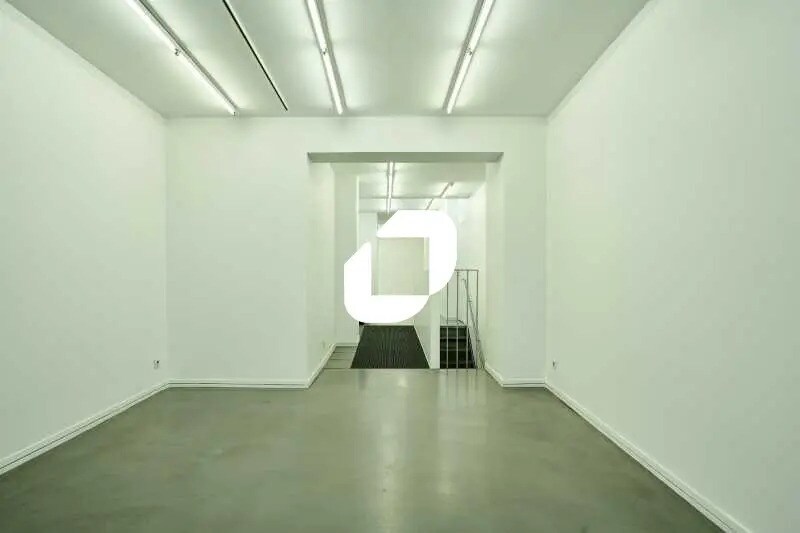 Retail in Paris for sale - Interior Photo - Image 2 of 12