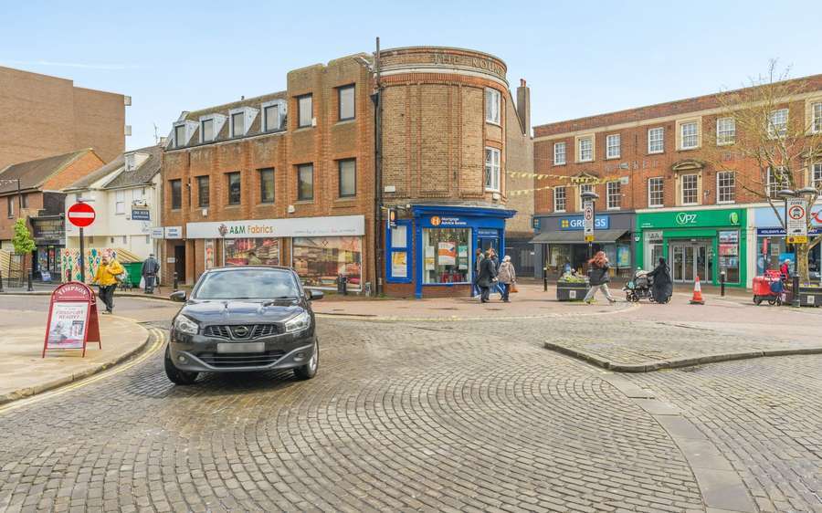 1-5 High St, Aylesbury à vendre - Photo du bâtiment - Image 3 de 6